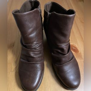 Baretraps angkle boots.